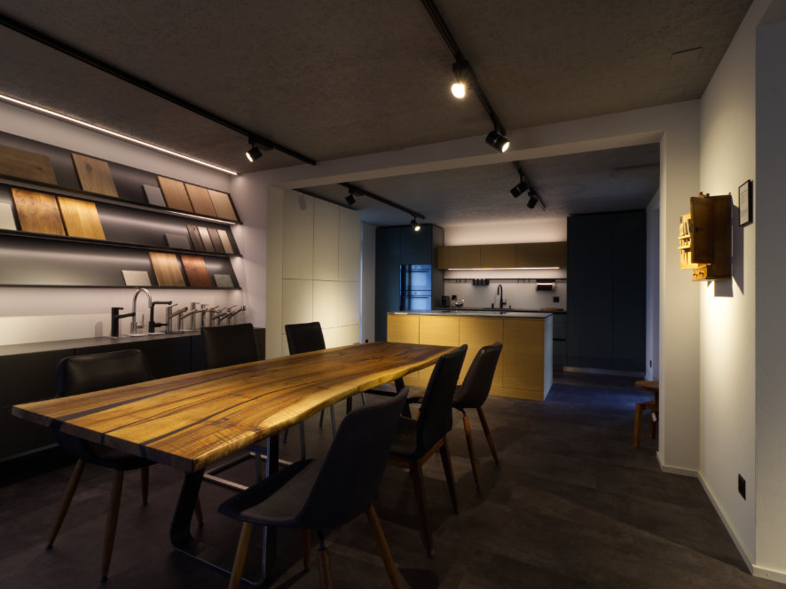 Binz S. Showroom Tisch-Küche